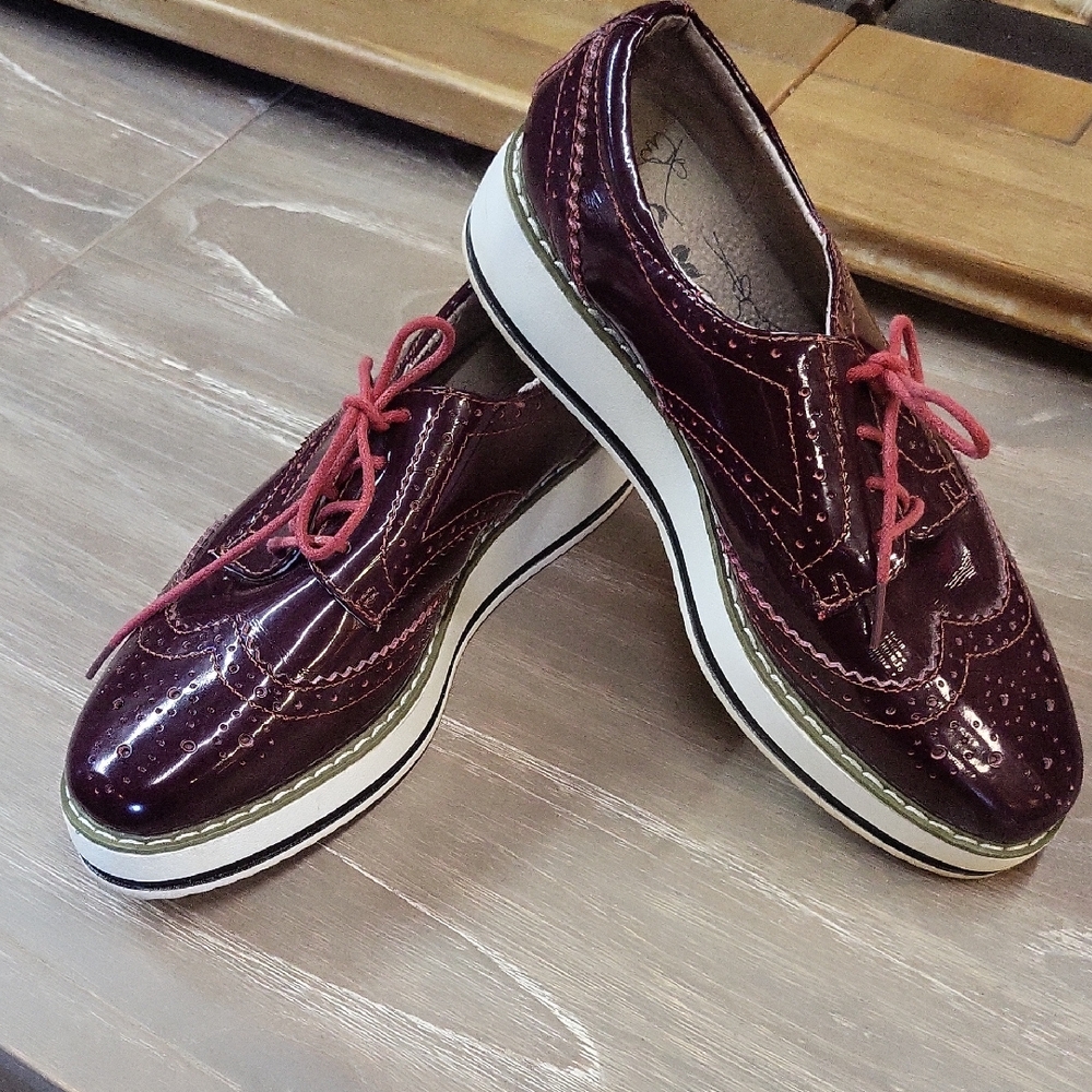 MOONWALKER Stylish Burgundy Brogues SIZE 8 TO 8.5